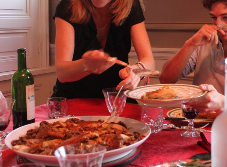 パリのホームステイ・フランスでクリスマス料理を楽しむ