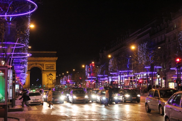 パリのホームステイ・フランスでクリスマス料理を楽しむ