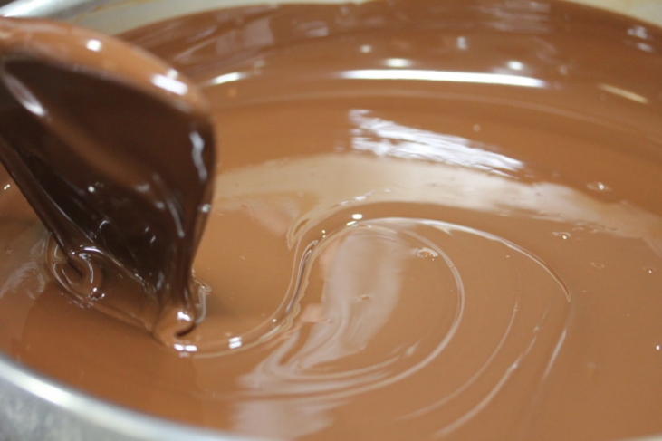 【レザベイユ・ショコラ】＜Les Abeilles Chocolat レザベイユ・ショコラ ＞はじまりは６個入（SIXシス）