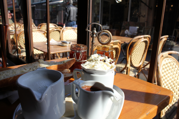 店舗でフランス文化をご紹介♪