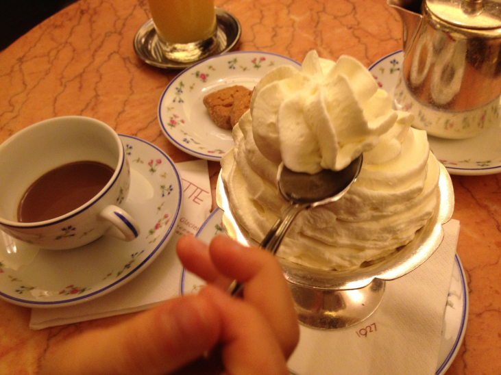 店舗でフランス文化をご紹介♪