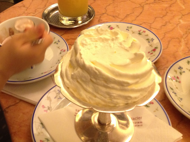 店舗でフランス文化をご紹介♪