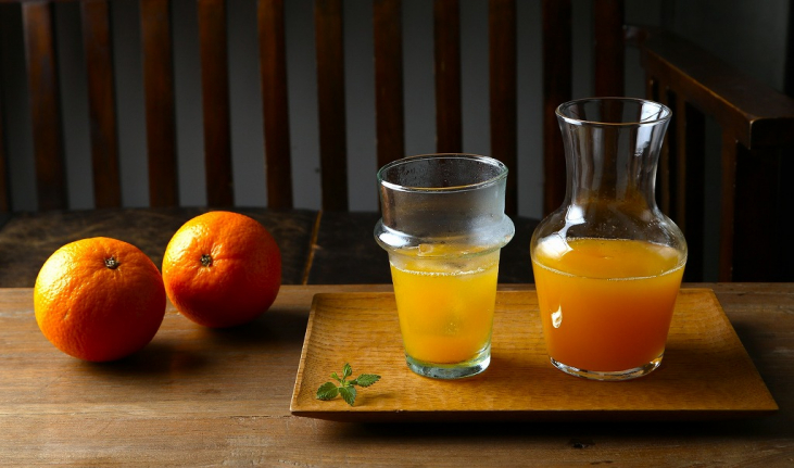 Jus d’orange pressée  搾りたてオレンジジュース はじまりました！