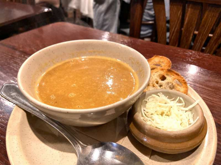 初めての一口に立ち会う、クレープリーの時間 ― ブルターニュ、オコジョ、そして和気あいあい ―