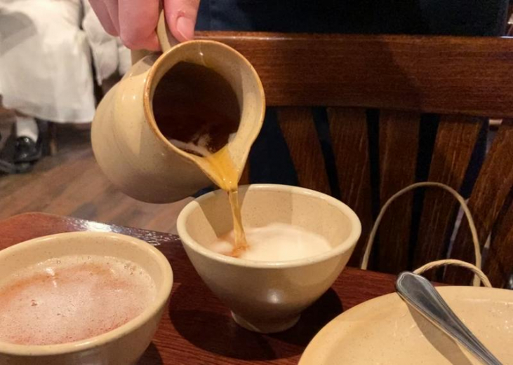 初めての一口に立ち会う、クレープリーの時間 ― ブルターニュ、オコジョ、そして和気あいあい ―