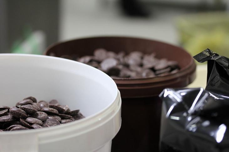 【ハチミツ】「レザベイユ・ショコラ」のはじまり（中編）～６つのハチミツが、ひと箱になるまで ～