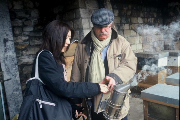 【フランス養蜂体験記⑤・前編】プロの道具！燻煙器（アンフュモワール）と素敵なムッシューたち