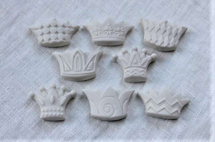 フェーヴ『白い王冠』（8ピース）PRIME社製